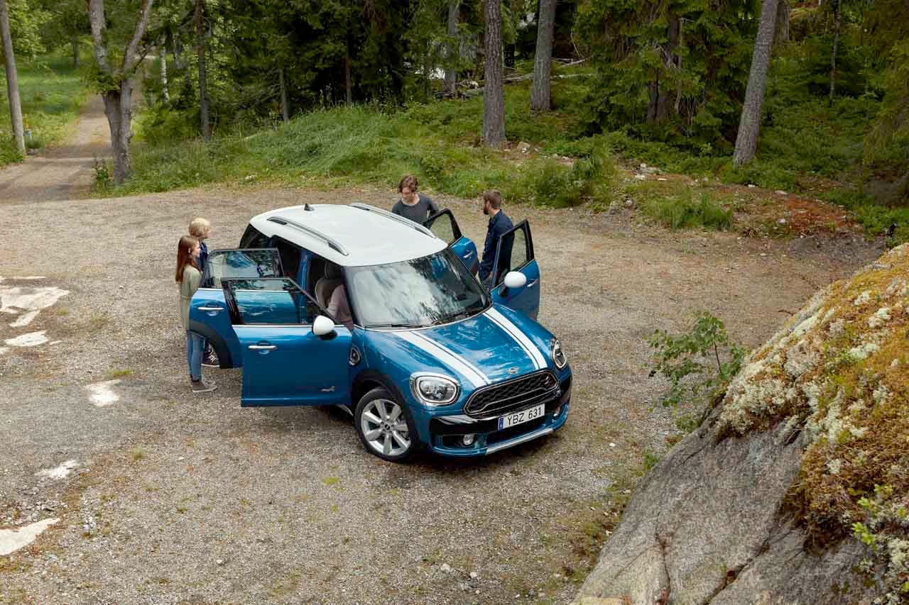 KRALJEVSKO UDOBJE TUDI NA ZADNJIH SEDEŽIH